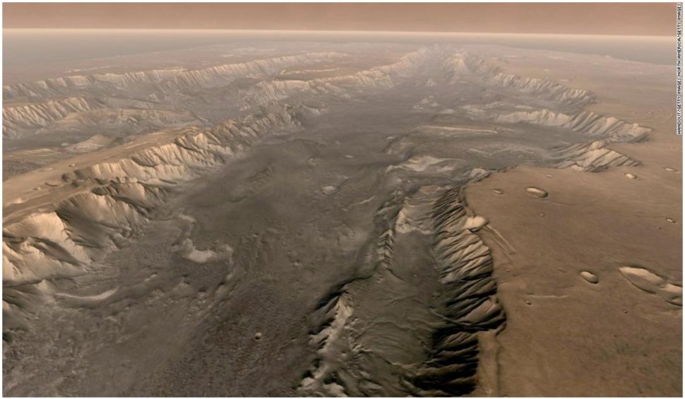 ”Cantități semnificative de apă”, găsite în versiunea de pe Marte a Marelui Canion
