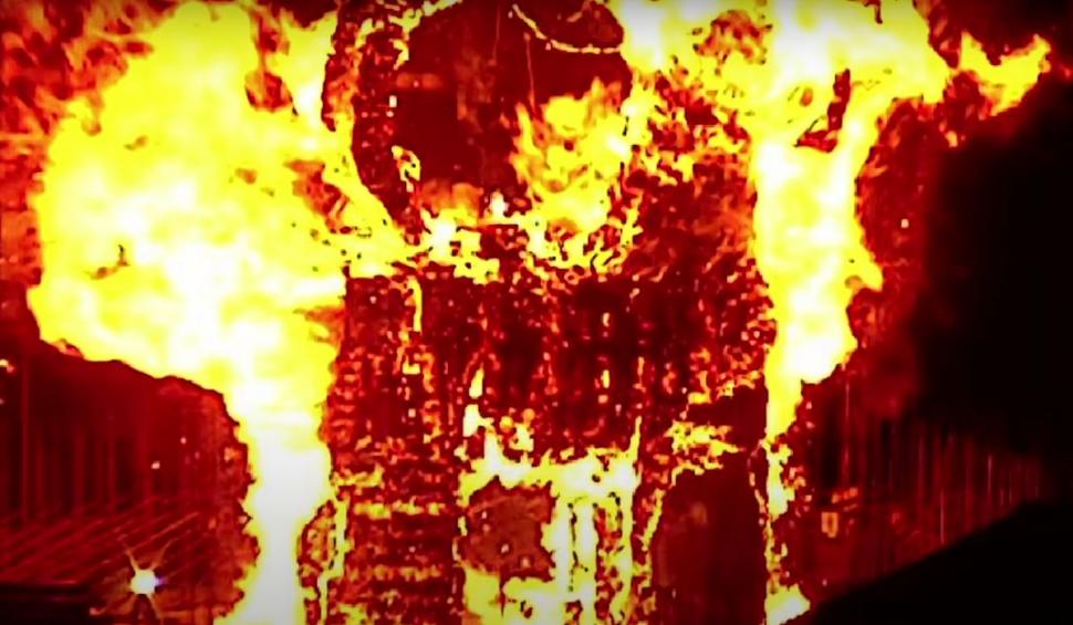 Uriașa Capră de Crăciun a fost incendiată în Suedia, după cinci ani. Un mesaj pe Twitter arată că și-ar fi forțat norocul 741408