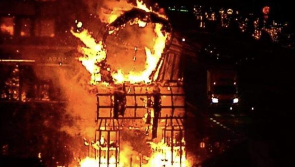 Uriașa Capră de Crăciun a fost incendiată în Suedia, după cinci ani. Un mesaj pe Twitter arată că și-ar fi forțat norocul 741411