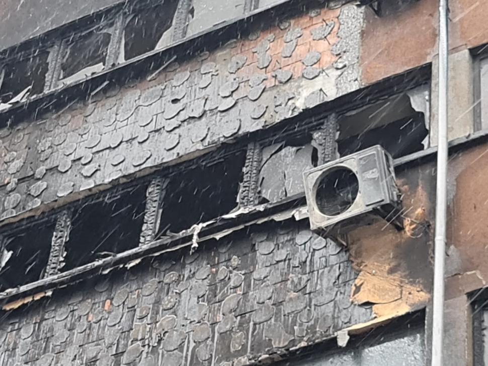 Oamenii din blocul care care a ars la Constanţa vor să-şi vândă locuinţele 741426