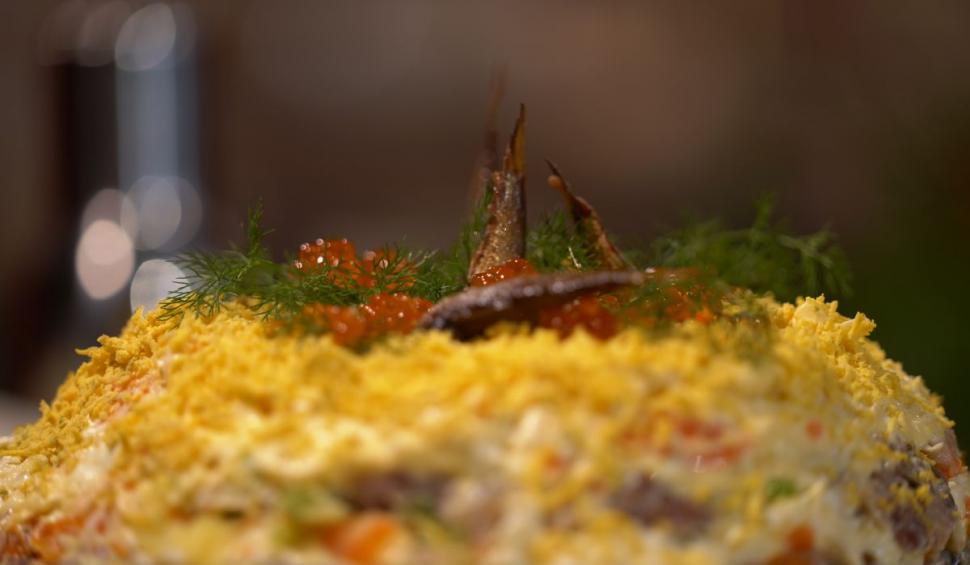 În ultima ediţie "Gătit la costum", Ştefan Lungu a gătit alături de bioenergoterapeutul Lidia Fecioru. Cei doi au pregătit o reţetă basarabeană 741466