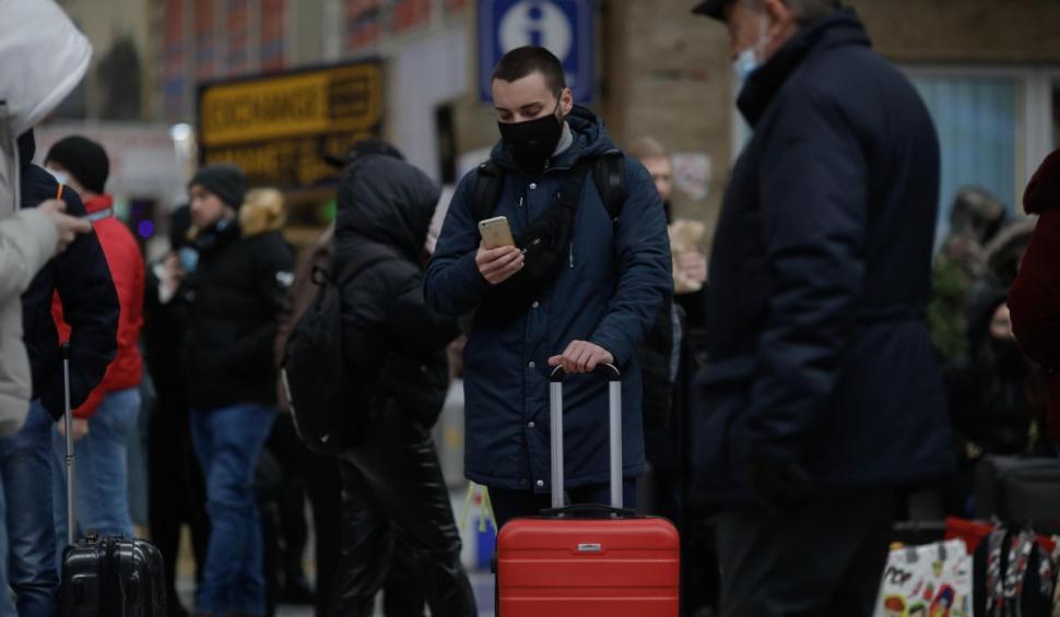 Grevă la CFR Călători. Angajații au ieșit în curtea depoului | Peste 100 de trenuri sunt blocate 741748