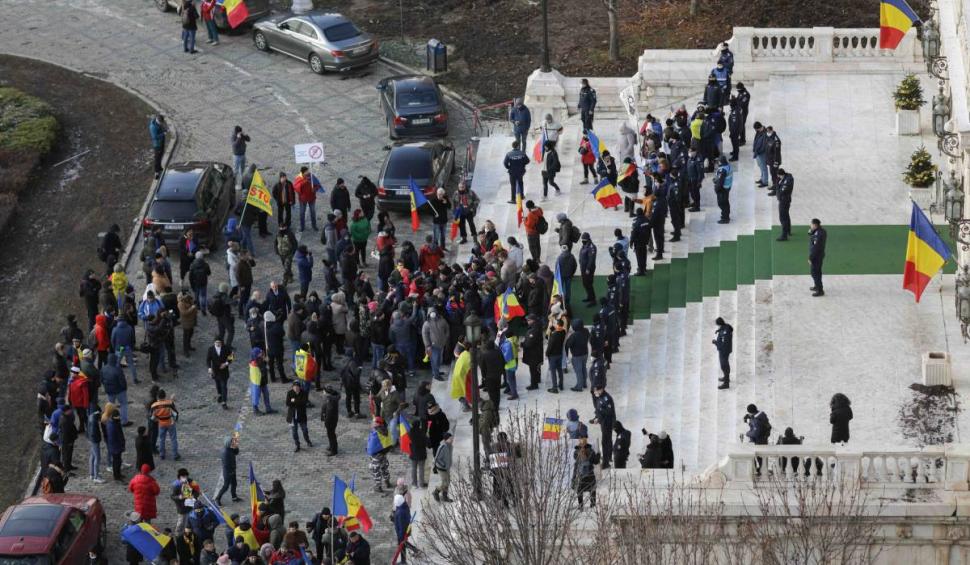 Mașinile ambasadorilor SUA și Japoniei au fost vandalizate de protestatari 741900