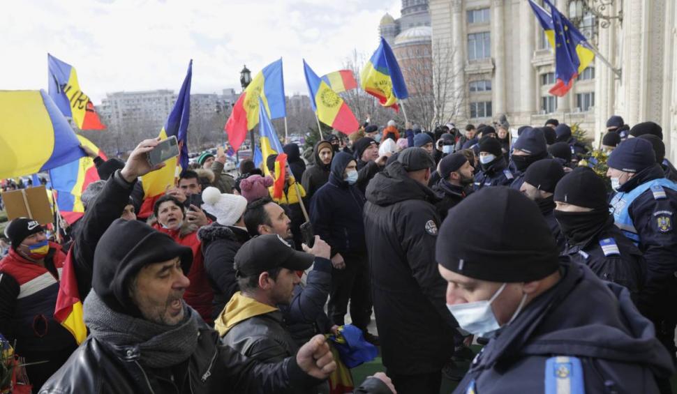 Mașinile ambasadorilor SUA și Japoniei au fost vandalizate de protestatari 741908