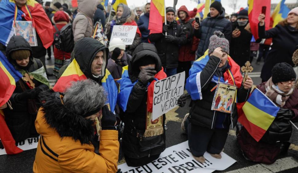 Mașinile ambasadorilor SUA și Japoniei au fost vandalizate de protestatari 741909