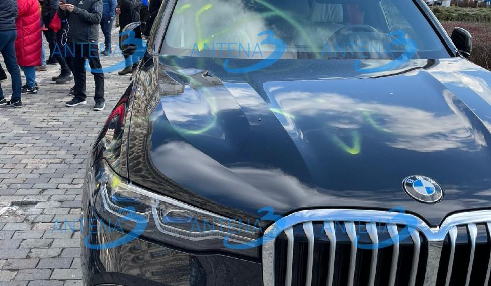 Mașinile ambasadorilor SUA și Japoniei au fost vandalizate de protestatari 741952