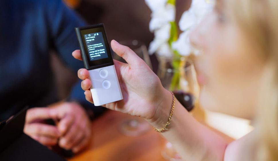 Dispozitivul care nu trebuie să-ți lipsească în străinătate: un translator vocal 742068