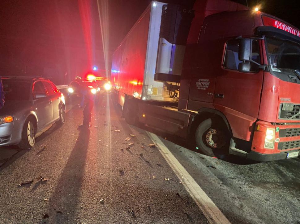 Șase mașini, dintre care trei TIR-uri, implicate înt-un accident pe autostrada Sebeș-Deva 742338