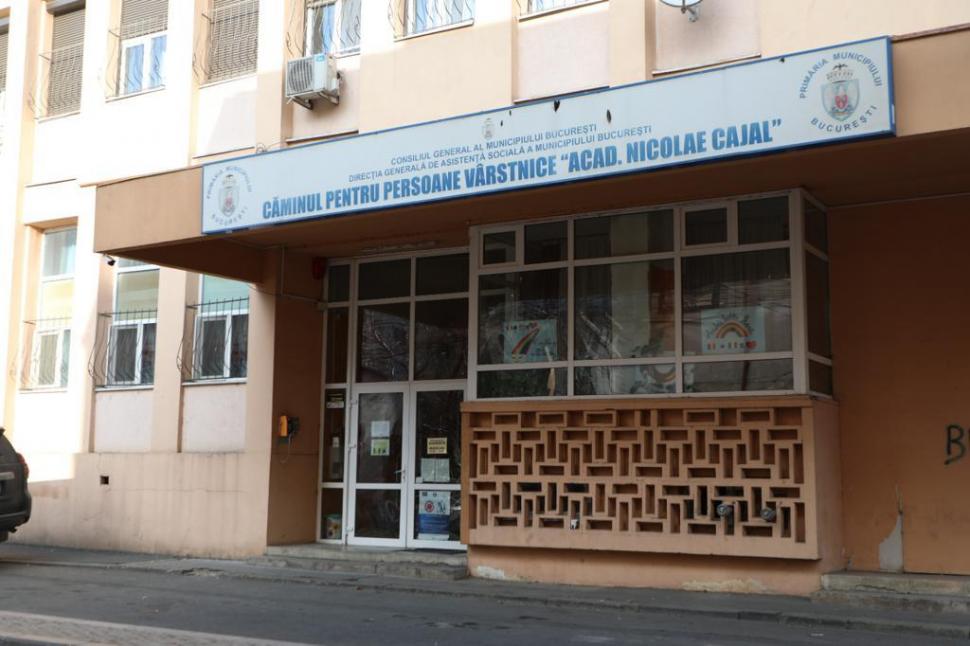 Adrian Mutu, M Hospital și Asociația ”Te facem bine!” au dus daruri bătrânilor din Căminul pentru persoane vârstnice “Acad. Nicolae Cajal” 742272