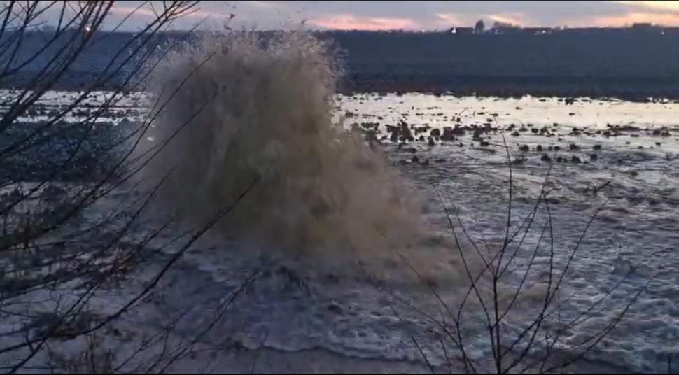 Avarie majoră la o conductă de apă. O "fântână arteziană" a afectat traficul pe Centura de Vest a Ploieştiului 742283