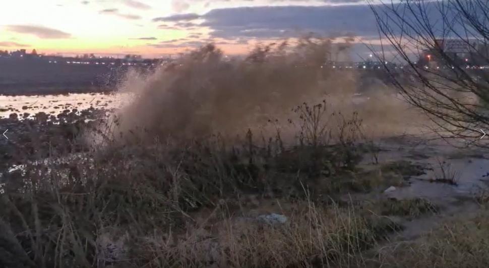 Avarie majoră la o conductă de apă. O "fântână arteziană" a afectat traficul pe Centura de Vest a Ploieştiului 742284