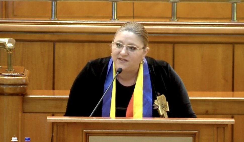 Diana Șoșoacă a făcut din nou scandal în Parlament. De data aceasta, senatoarea s-a dezlănțuit la adresa lui Florin Cîțu