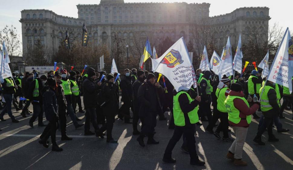 Proteste de amploare în București. Medici, profesori și polițiști au ieșit în stradă 742263