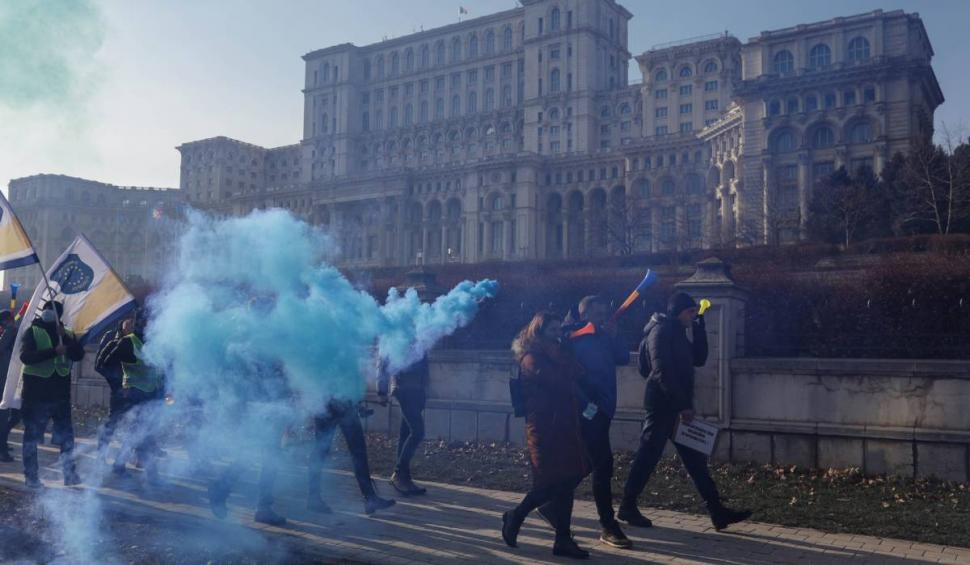 Proteste de amploare în București. Medici, profesori și polițiști au ieșit în stradă 742264