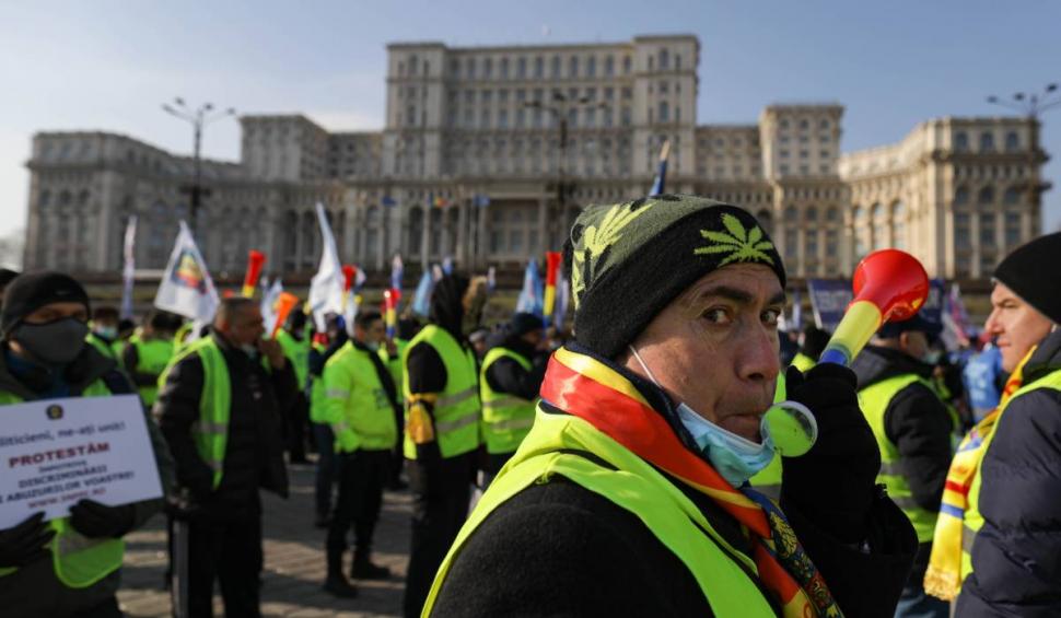 Proteste de amploare în București. Medici, profesori și polițiști au ieșit în stradă 742265