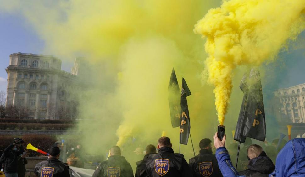 Proteste de amploare în București. Medici, profesori și polițiști au ieșit în stradă 742266