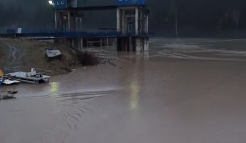 Imagini apocaliptice cu inundaţiile din ţară. Sute de familii au rămas izolate: "Ne este frică" 742652