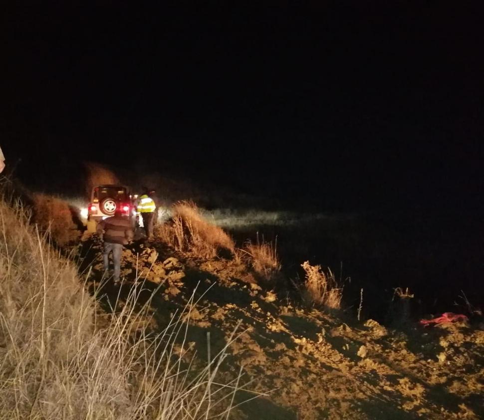 O gravidă s-a rătăcit cu maşina şi a rămas blocată pe câmp, după ce a urmat indicaţiile GPS-ului, în Vrancea 742624