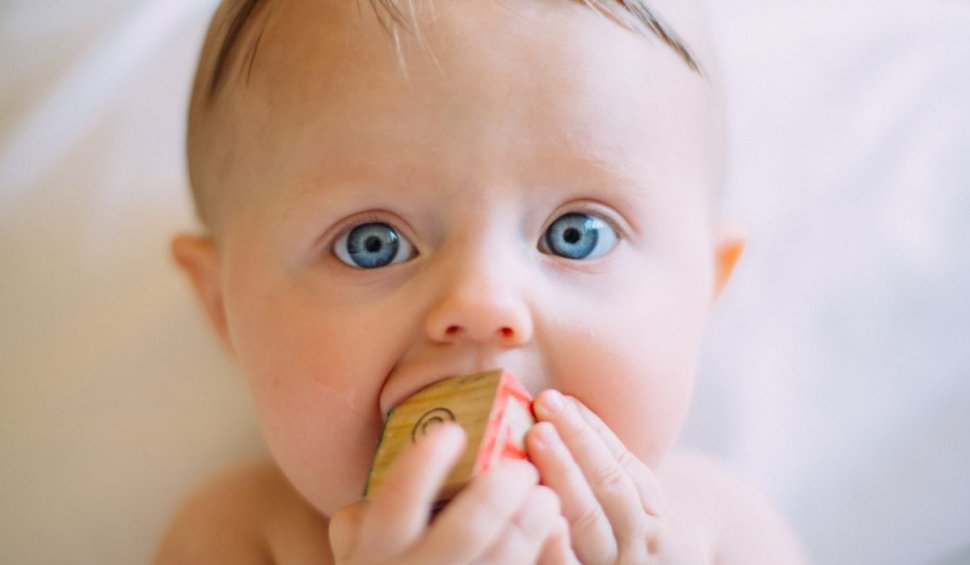 Cum facem corect igiena orală a bebelușilor