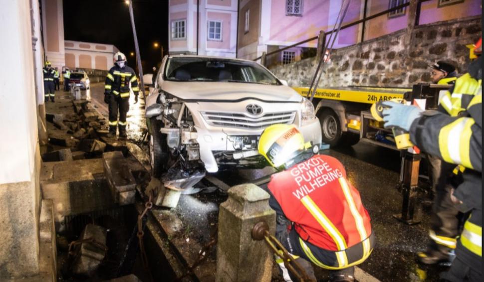 Un român a intrat cu mașina într-o biserică, în Austria 742761