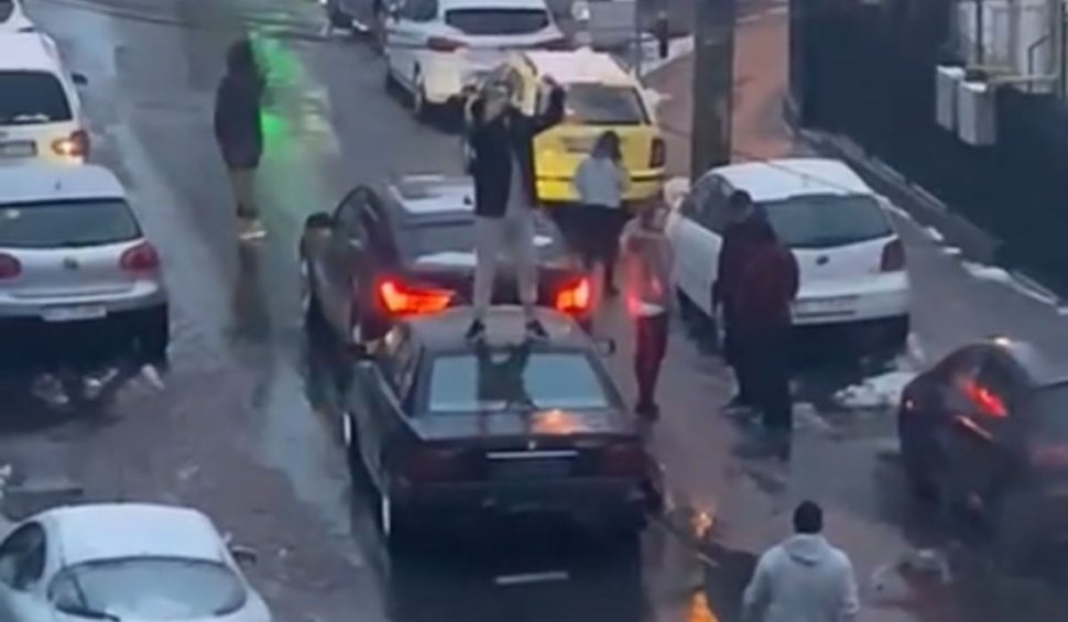 Interlop din Târgu Jiu, "călare" pe un BMW cu cuţitul şi telefonul pe LIVE | Sindicatul Europol: "În acelaşi timp, poliţiştii verifică persoanele carantinate"