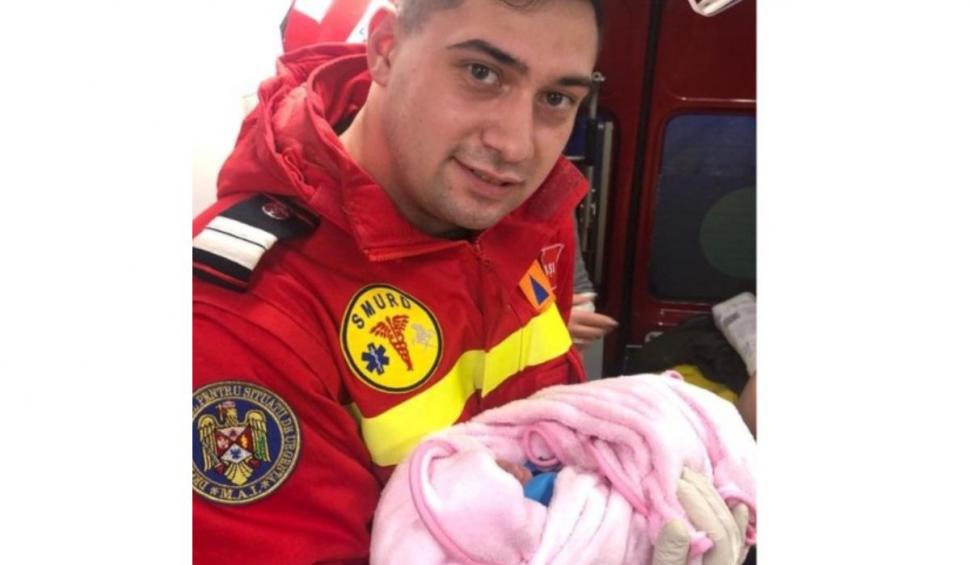 Ștefan-Eduard s-a născut în ambulanță în a treia zi de Crăciun, în județul Iași 743126