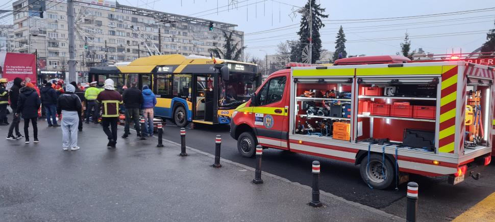 Un bărbat de 67 de ani a murit prins sub un troleibuz, în centrul Ploieștiului 743137