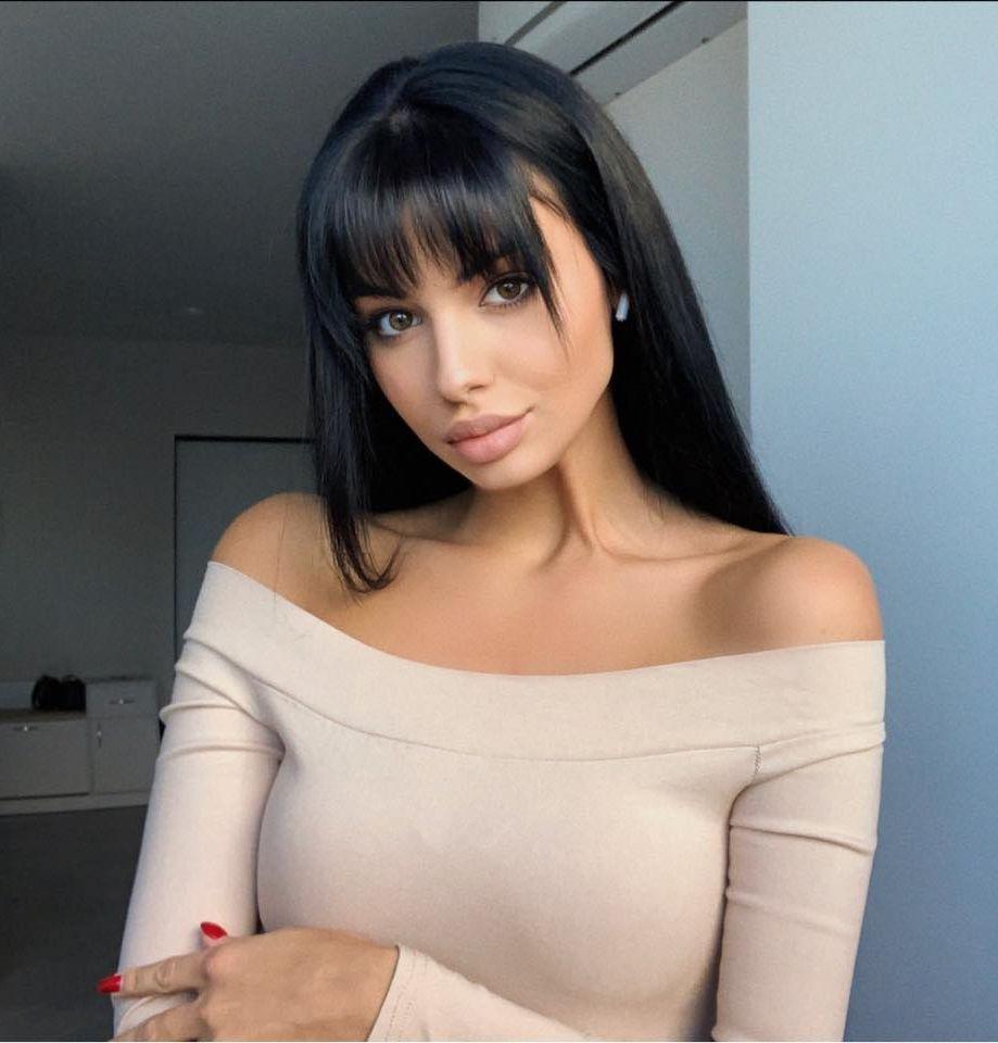 Ea este asistenta al cărei decolteu a provocat demisia ministrului educației, în Ucraina 743215