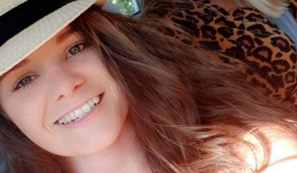 O tânără îşi organizează nunta, dar şi propria înmormântare, după ce medicii au anunţat-o că mai are de trăit câteva luni 743201