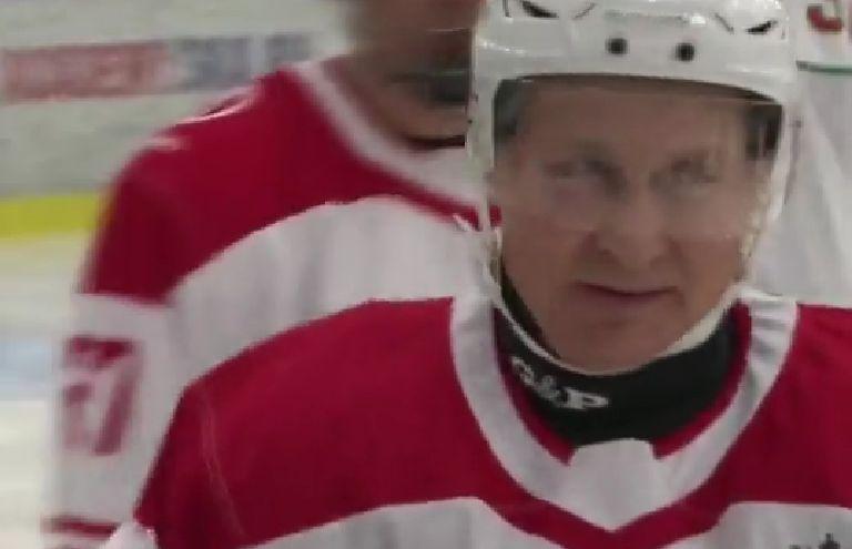 Vladimir Putin și Aleksandr Lukașenko au ieșit împreună la hochei pe gheață. Au jucat în echipe diferite iar rezultatul a fost surprinzător 743190