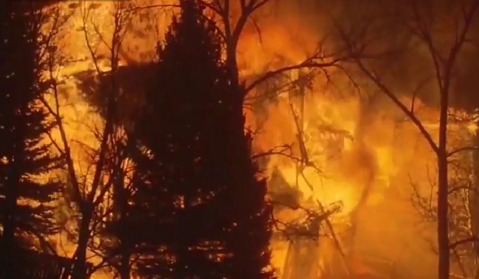 Anul Nou, în flăcări, în SUA. Statul Colorado, devastat de incendii care au distrus sute de case. A fost declarată starea de urgență