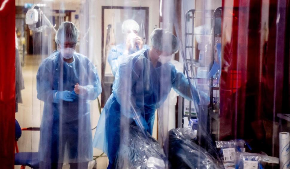 Studiul care arată că varianta Omicron se transmite comunitar în România şi va deveni dominantă în 2-3 săptămâni