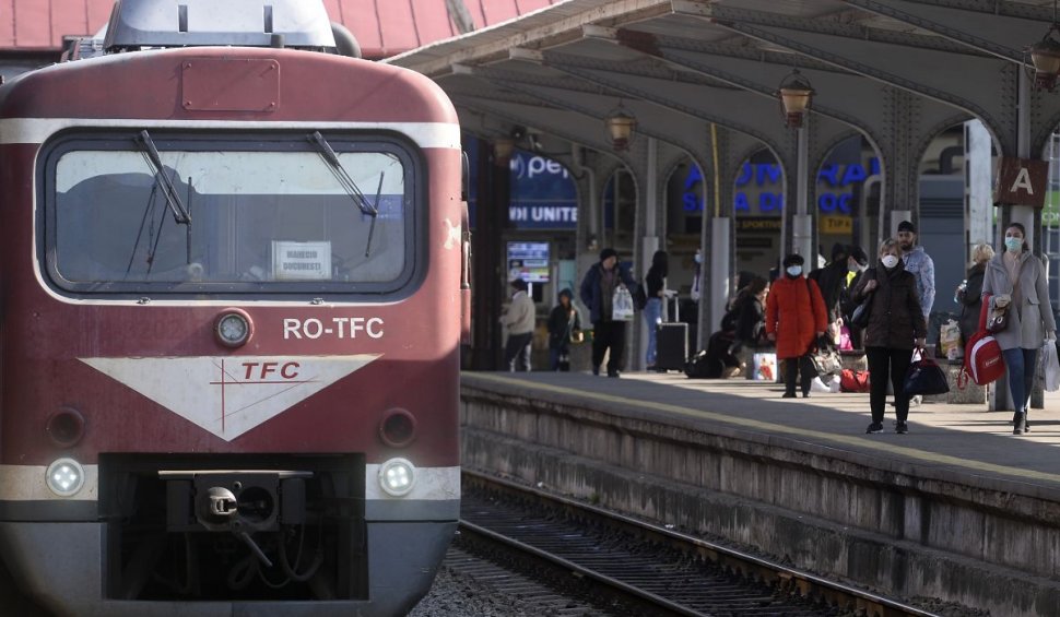 S-a reluat circulația trenurilor pe Valea Prahovei după întârzieri de peste 3 ore. Director CFR: "Călătorii vor fi despăgubiţi"