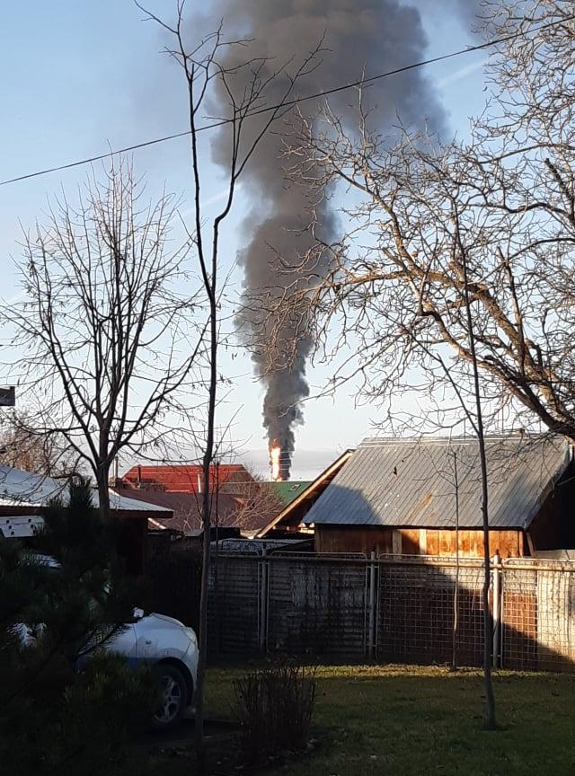 Probleme tehnice la rafinăria Petrobrazi: faclă uriașă, fum și un zgomot puternic. Reacţia companiei OMV Petrom 743640