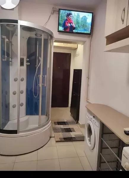 Un român vrea să închirieze o garsonieră cu baia și bucătăria în dormitor. "E mai OK așa, decât să te deplasezi dintr-o cameră în alta" 743887
