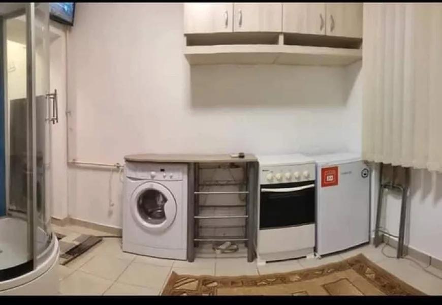 Un român vrea să închirieze o garsonieră cu baia și bucătăria în dormitor. "E mai OK așa, decât să te deplasezi dintr-o cameră în alta" 743889