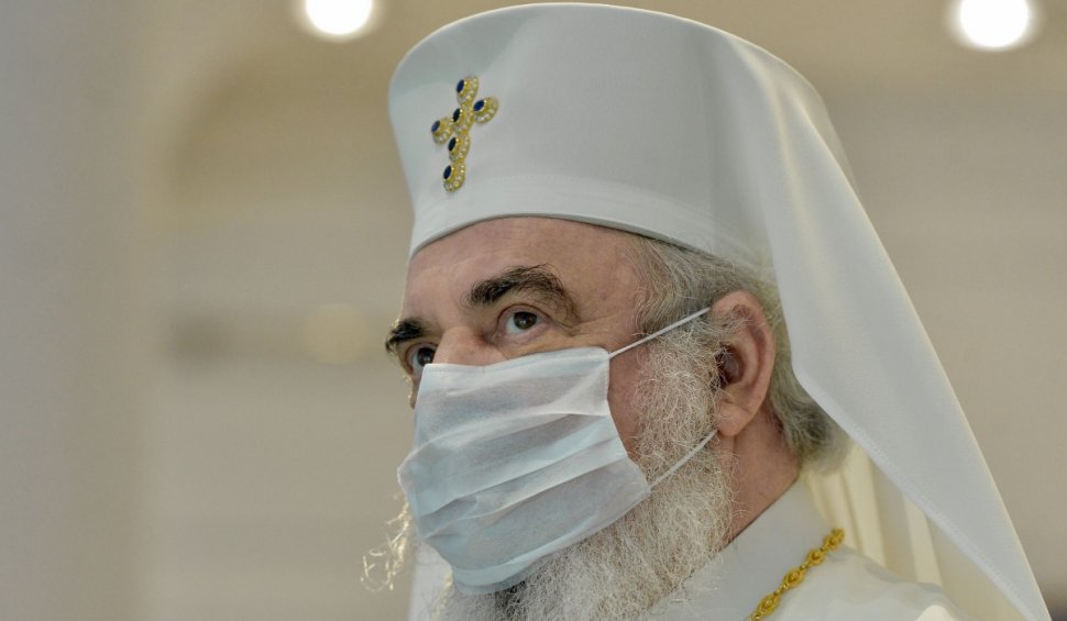 Patriarhul Daniel a explicat beneficiile apei sfințite: "Primim prin Agheasma Mare şi vindecare de boli şi de patimi"