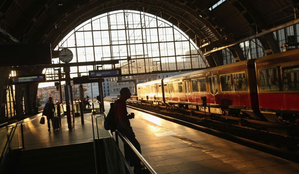 Peste 2.300 de tineri vor primi permise de călătorie. Vor putea explora Europa cu trenul