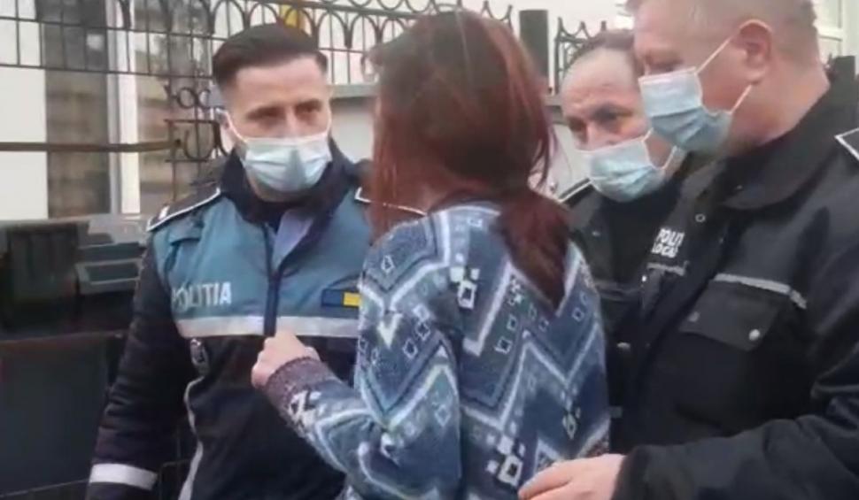 O tânără necunoscută a intrat în clasa unui liceu din Buzău, chiar în timpul orei, şi s-a aşezat în bancă | Profesorii au sunat imediat la 112 744822