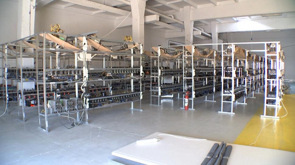 Cum să te îmbogăţeşti din criptomonede. Ce spune un "miner" român care are propria fabrică de Bitcoin 745006