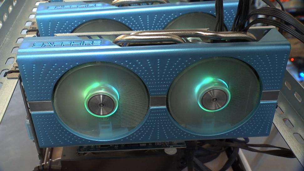 Cum să te îmbogăţeşti din criptomonede. Ce spune un "miner" român care are propria fabrică de Bitcoin 745009