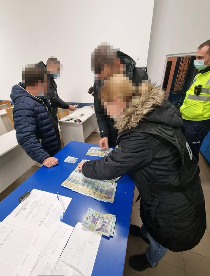 Şofer băut, prins în flagrant în timp ce mituia poliţiştii din Craiova ca să scape nepedepsit. Reacţia Europol 745022
