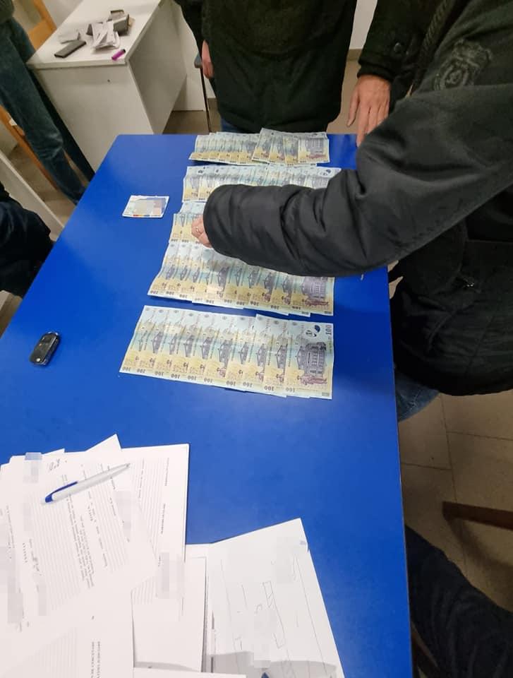 Şofer băut, prins în flagrant în timp ce mituia poliţiştii din Craiova ca să scape nepedepsit. Reacţia Europol 745023