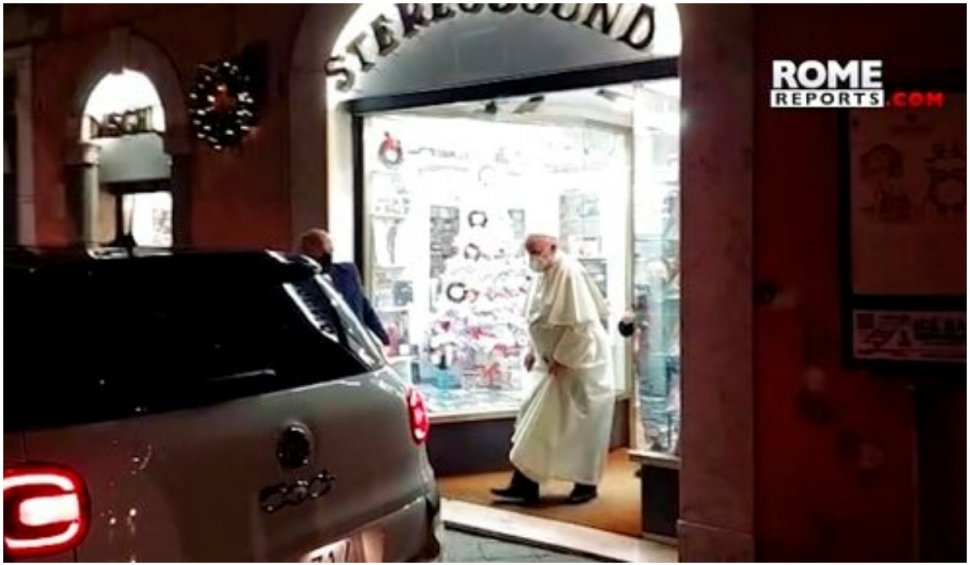 Papa ”s-a strecurat” din Vatican pentru a vizita un magazin de discuri. Proprietarul magazinului: ”M-a cuprins o emoție imensă”