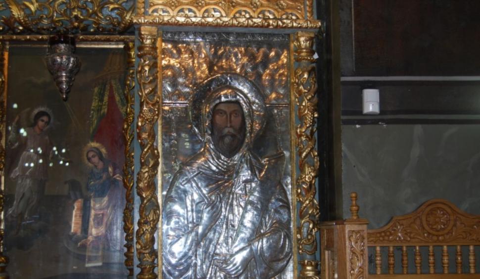 Ritualul celor 9 marți la Biserica Sfântul Anton din Bucureşti. Aici se află o icoană făcătoare de minuni pictată de Arsenie Boca 745145