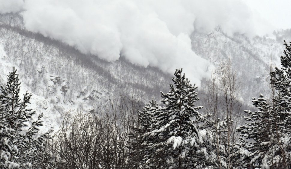 Doi turiști au fost surprinși de avalanșă, la peste 2.000 de metri, în zona Vârful Negoiu