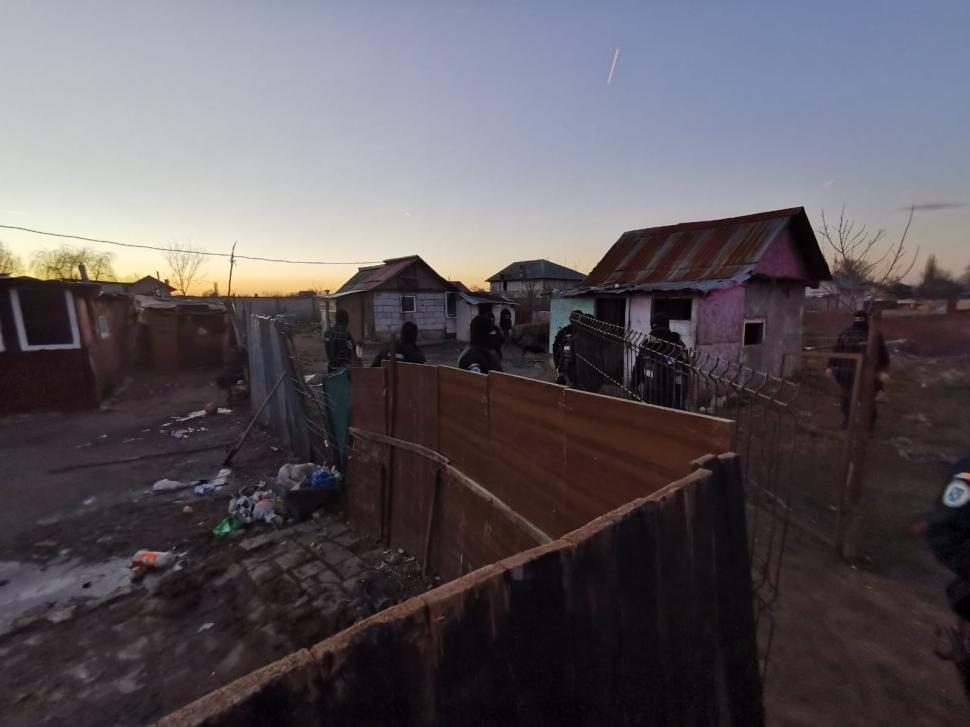 Acțiune în forță a polițiștilor la interlopii din Bolintin-Vale 745576