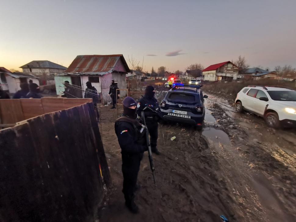 Acțiune în forță a polițiștilor la interlopii din Bolintin-Vale 745578
