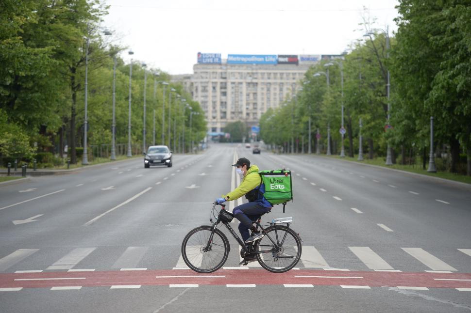 Atenție la pistele de biciclete neomologate. Pe unde pot circula bicicliștii și trotinetiștii fără sancțiuni? Traseele autorizate din Capitală 745473