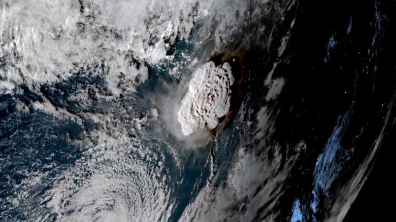 Avertisment de tsunami, după erupția unui vulcan subacvatic din Pacificul de Sud